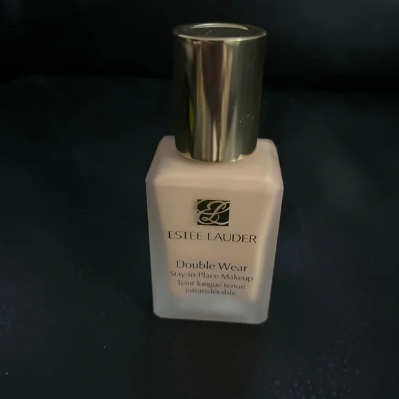 Estée Lauder Double Wear Foundation - Picture 4 of 5